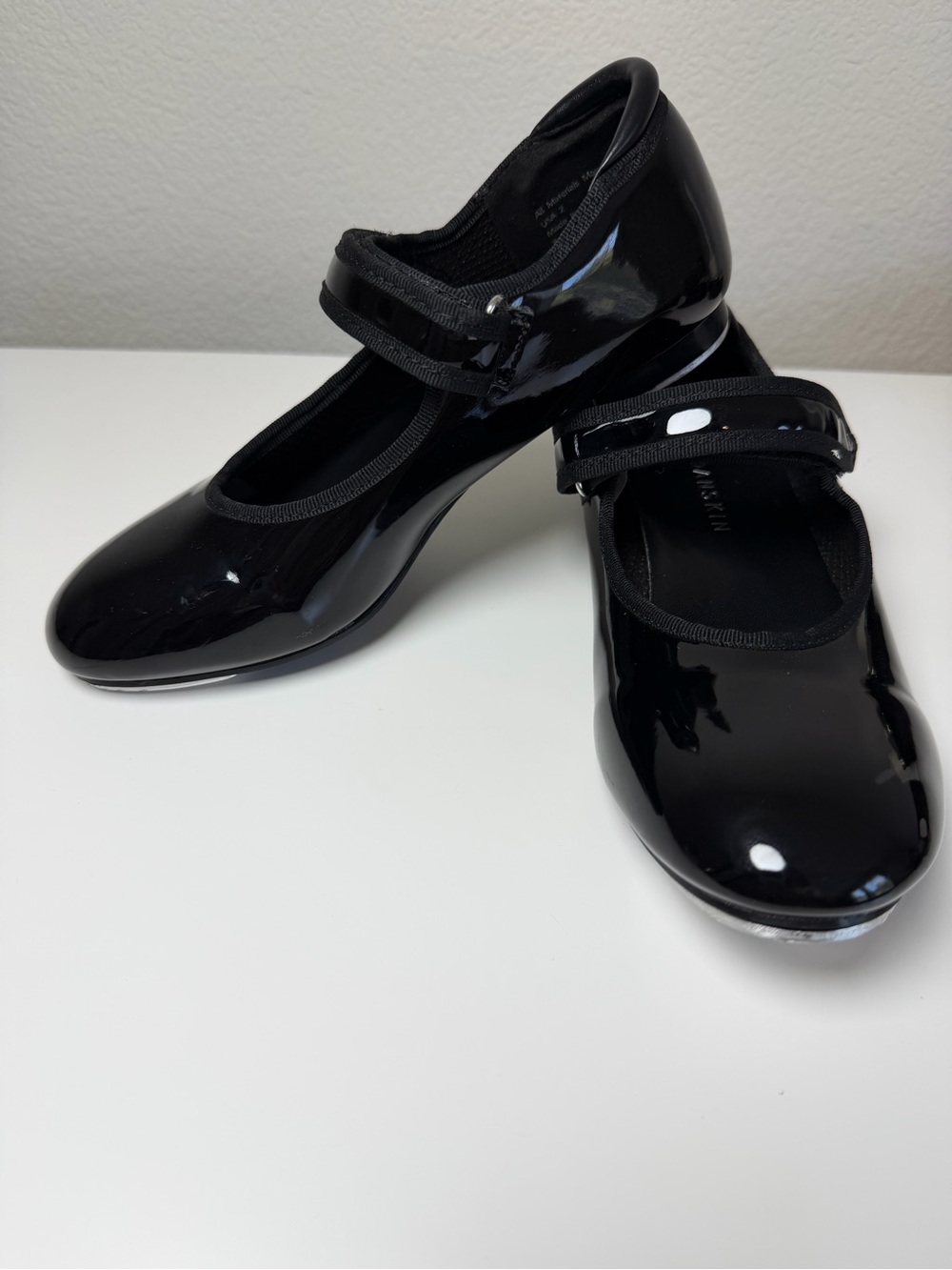 Danskin Girls Padded Heel Tap Shoes Size 2